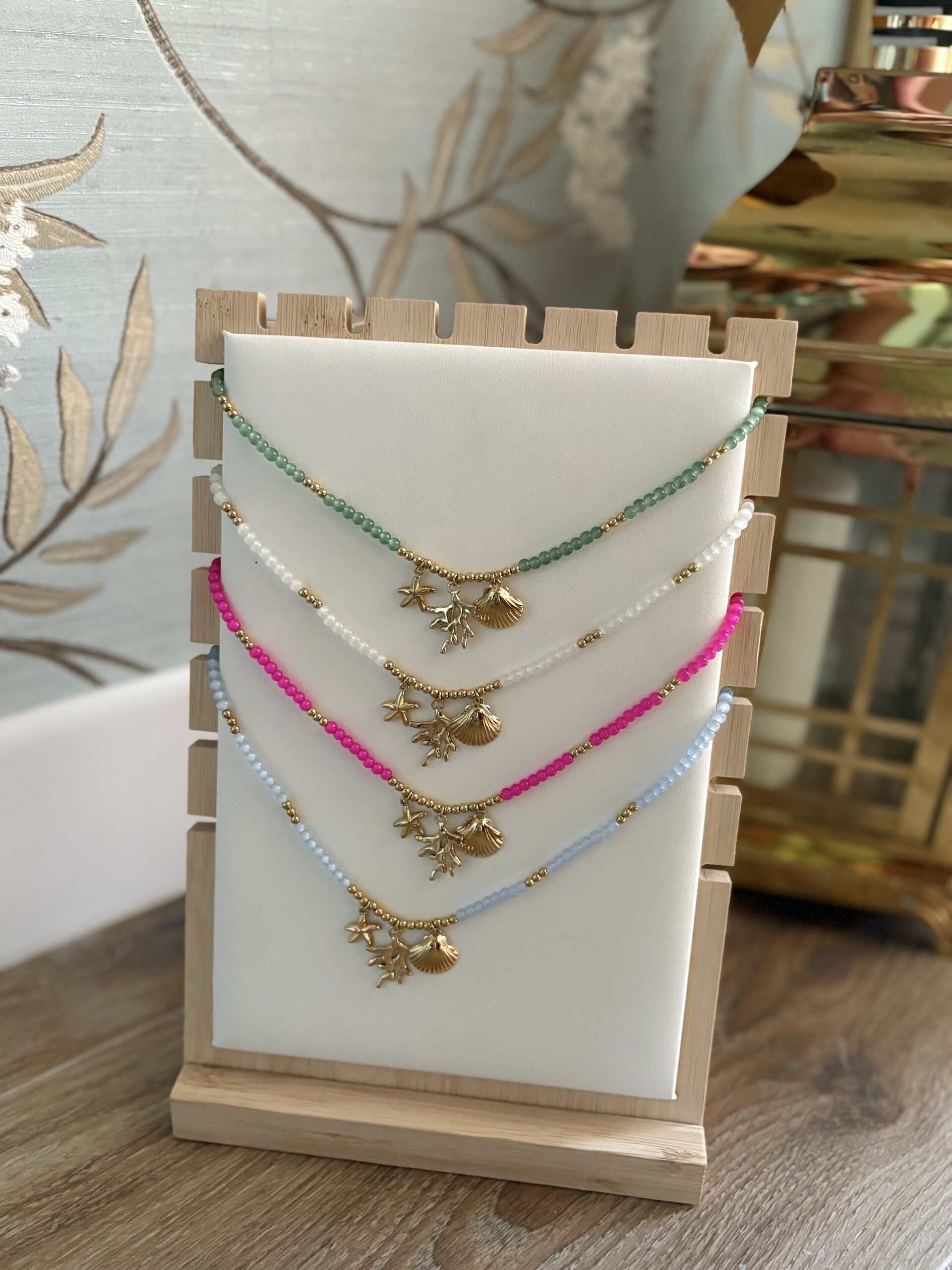 Collares bolitas de colores estrella, coral y concha. - 1